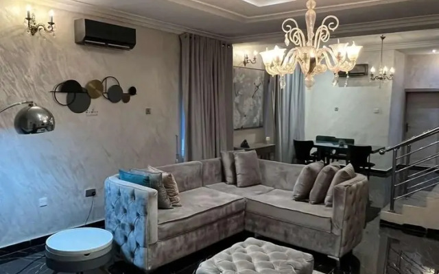 Lovely nb 3-bed House in Opebi