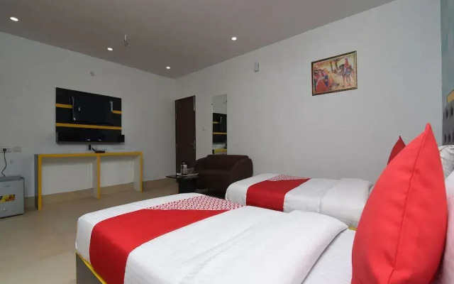 OYO 13310 Noida Suites