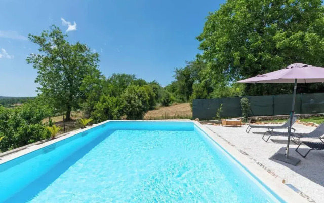 Holiday House with Pool Villa Ladybug