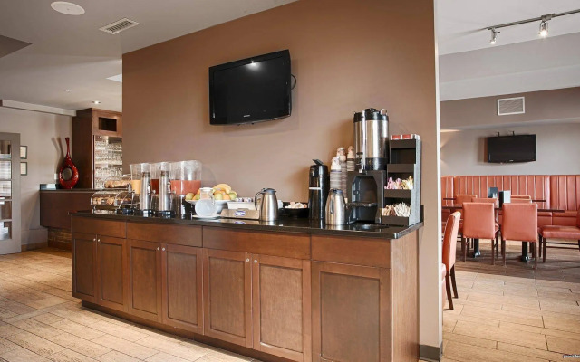 Best Western Plus Dartmouth Hotel & Suites