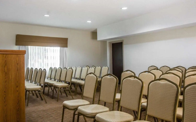 Days Inn by Wyndham McDonough