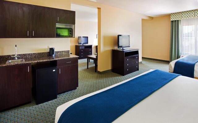 Holiday Inn Express & Suites Newport S, an IHG Hotel