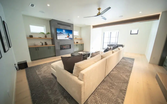 Wolf Rock Home 82