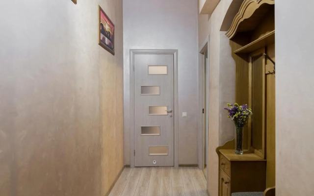 FRIENDS HOUSE on SQUARE RYNOK