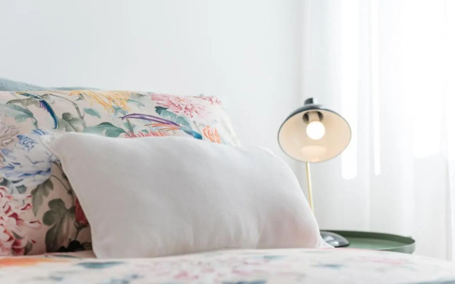 GuestReady - Orange Basket Flat