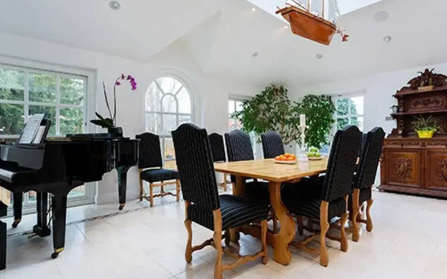 Veeve House In Hampstead