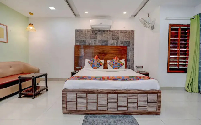 Fabhotel Vardhan House