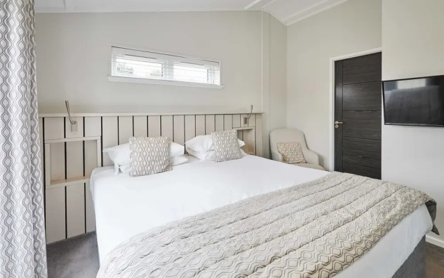 Host Stay Endeavour Lodge