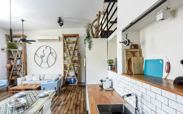 Modern Loft Retreat with Rooftop by Sea N Rent