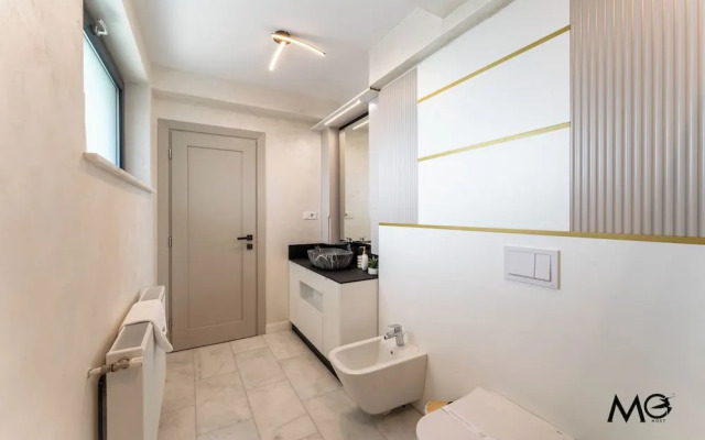 MoHost Valcom - Luxury Skyline Penthouse