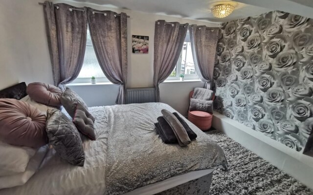 Stunning 2-bed House in Macclesfield Cheshire