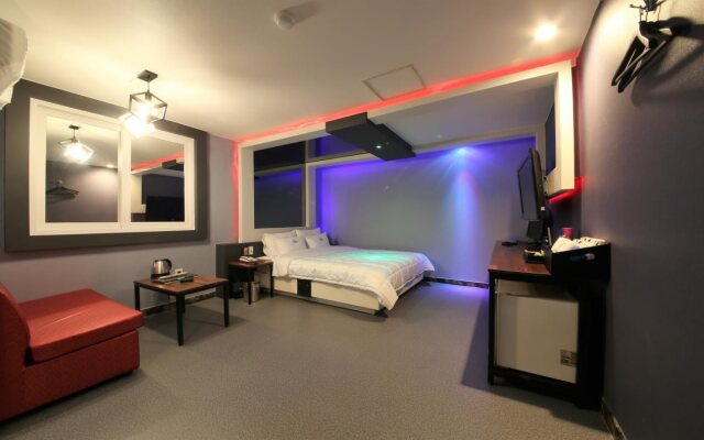 V Hotel