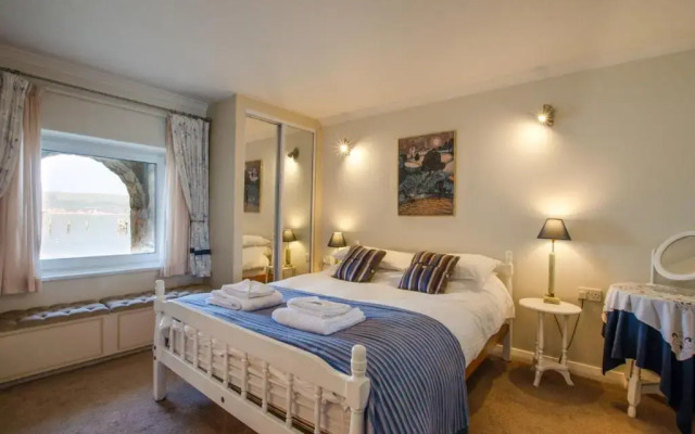 Waters Edge Balcony Apartment