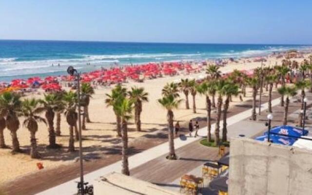 Colony Beach Bat Yam Apartments