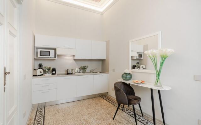 Gallo Cedrone a Home With Outdoor