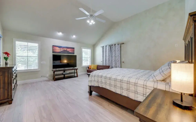 Billiards & Private Pool: Bright Clovis Home!