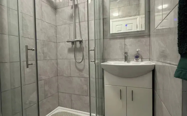 Charming Wallington Apartment With Hot Tub