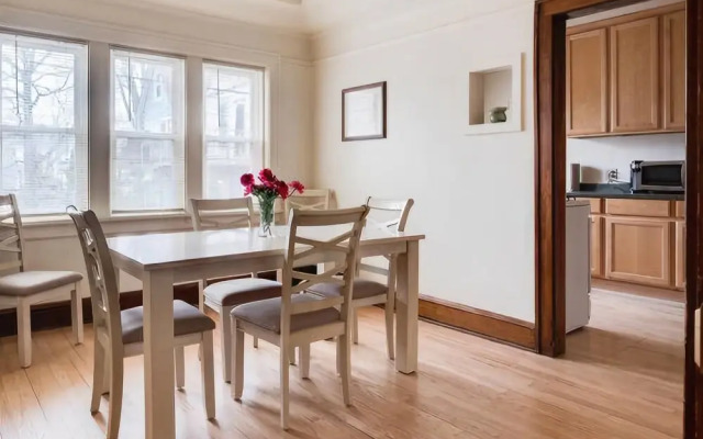 Large Beautiful One Bedroom on Brady St