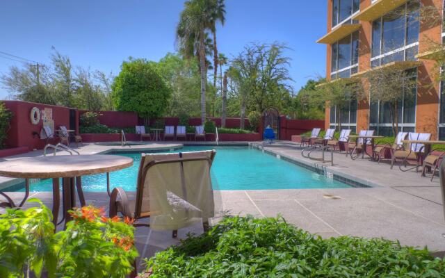 Holiday Inn Express and Suites Phoenix Midtown