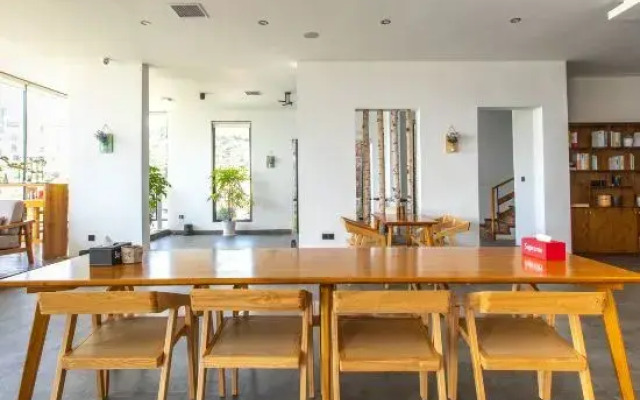Just Life Inn (Zixing Dongjiang Lake Bailang Scenic Spot)