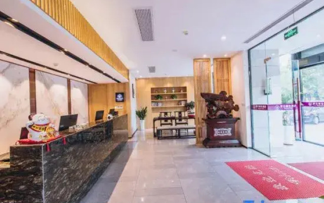 Roland Jinyi Hotel
