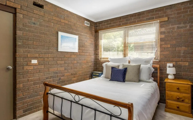 Poolside Getaway Dromana