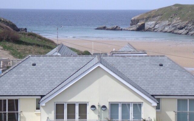 The Beach House & Porth  Sands Apartments