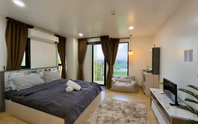 Breezewood Bangkok Hotel