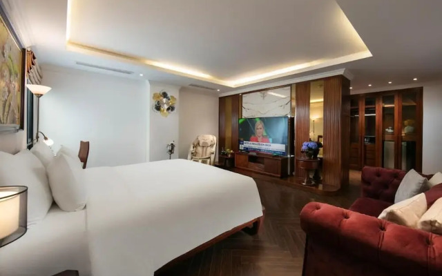 MAY DE Ville Crown Hotel 1
