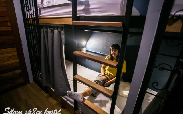 Silom SPACE Hostel