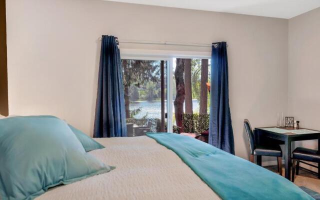 Willow Suite Lakeside Retreat