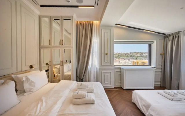 Ermou 99 Intelligent Private Suites
