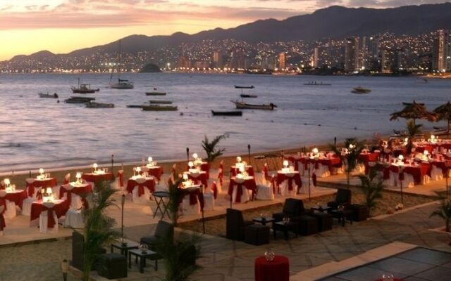 Two Bedroom Apartment by Grand Hotel Acapulco