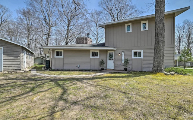 Close to 3 Ski Areas: Michigan Family Retreat!