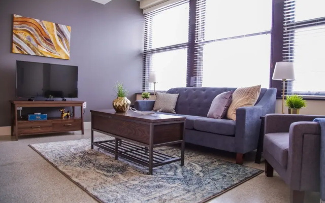 Bold Downtown 1BR Near Memorial Park