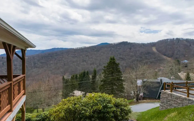 8 Mi to Sugar Mountain Resort: Seven Devils Home