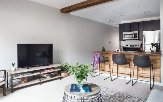 Architectural 1BR in Irish Channel by Sonder