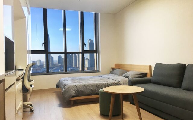 The November Stay in Songdo Honestar