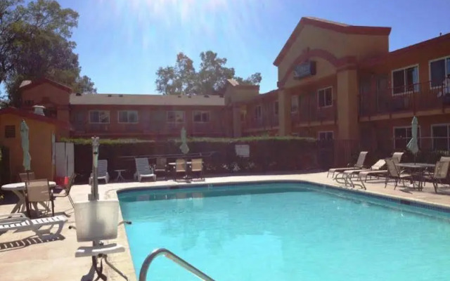 Americas Best Value Inn & Suites Escondido