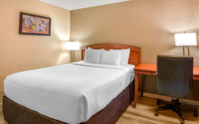 Econo Lodge  Inn & Suites Durango