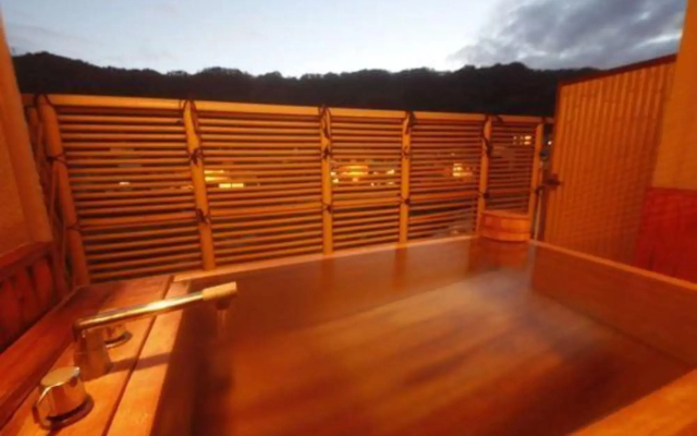 Izanro Iwasaki Ryokan