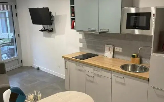 Logement entier : Studio neuf avec jardin