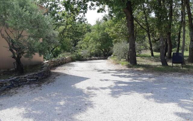 T2 Au coeur des chênes 1831 route de Mazaugues