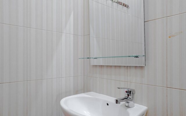 RedDoorz @ Jalan Biak Roxy Jakarta