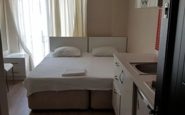 Zoviya Hill White Apart