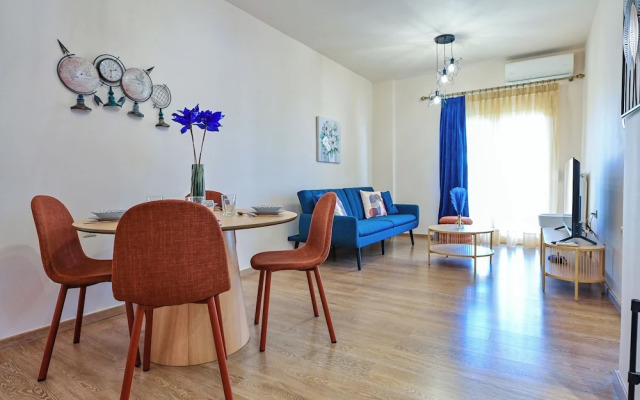Royal Blue Central House by Checkin