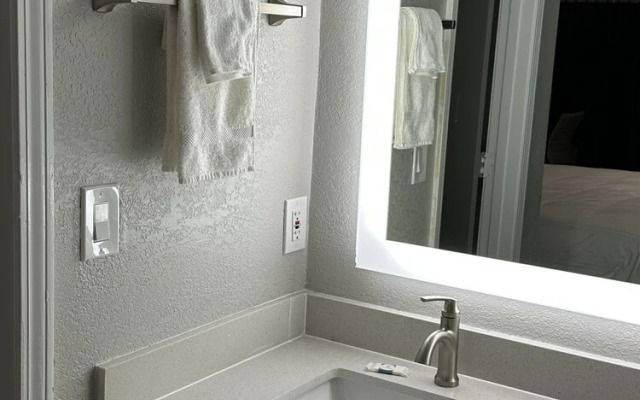 Sleepy Traveler Motel