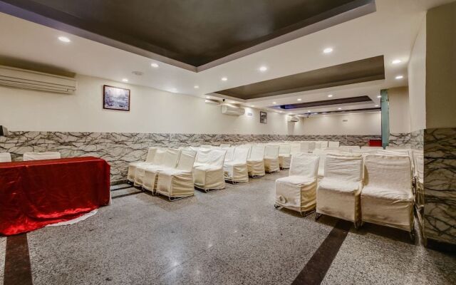 Capital O 36036 Royal Central