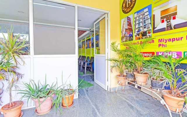 OYO 92953 Sri Navya Grand