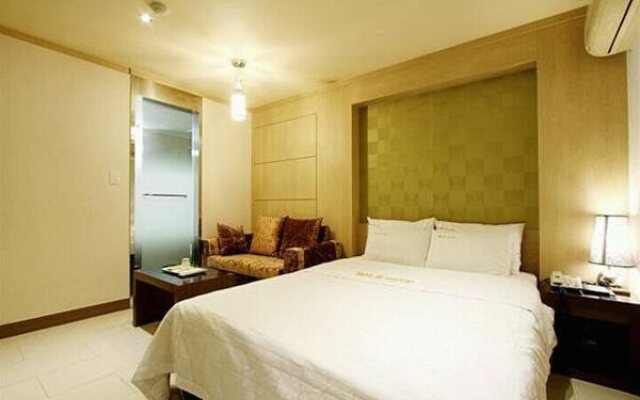 We 2 Hotel